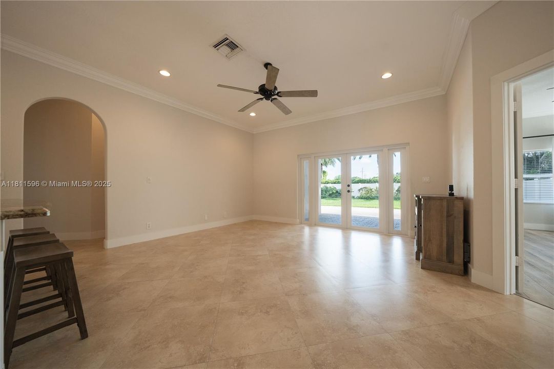 Recently Sold: $929,000 (4 beds, 2 baths, 2276 Square Feet)