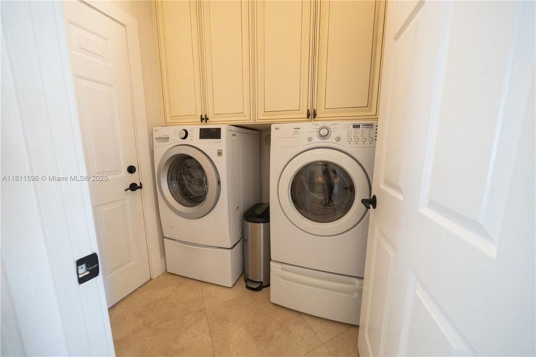 Recently Sold: $929,000 (4 beds, 2 baths, 2276 Square Feet)