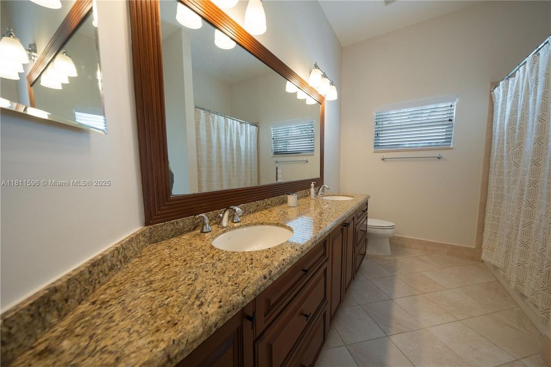 Recently Sold: $929,000 (4 beds, 2 baths, 2276 Square Feet)