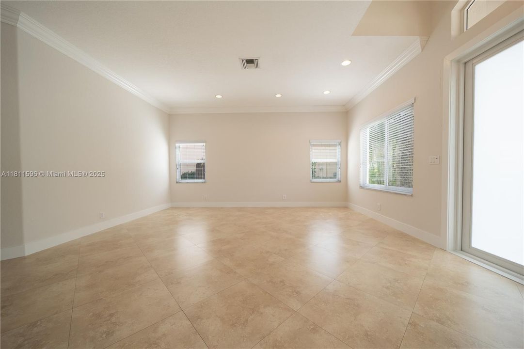 Recently Sold: $929,000 (4 beds, 2 baths, 2276 Square Feet)