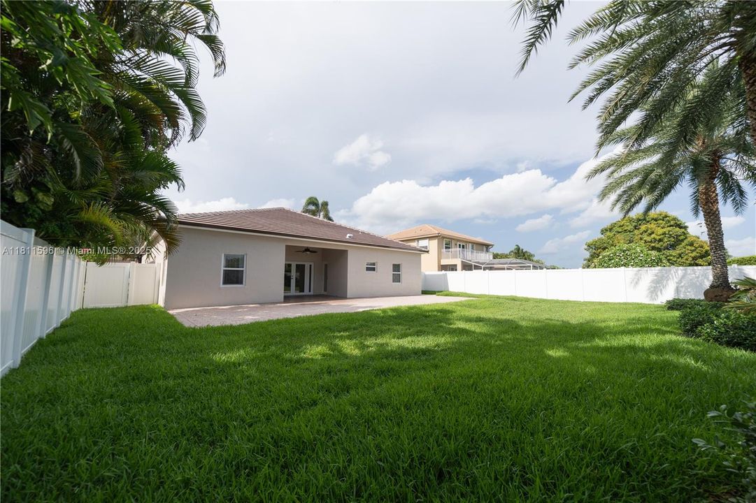 Recently Sold: $929,000 (4 beds, 2 baths, 2276 Square Feet)