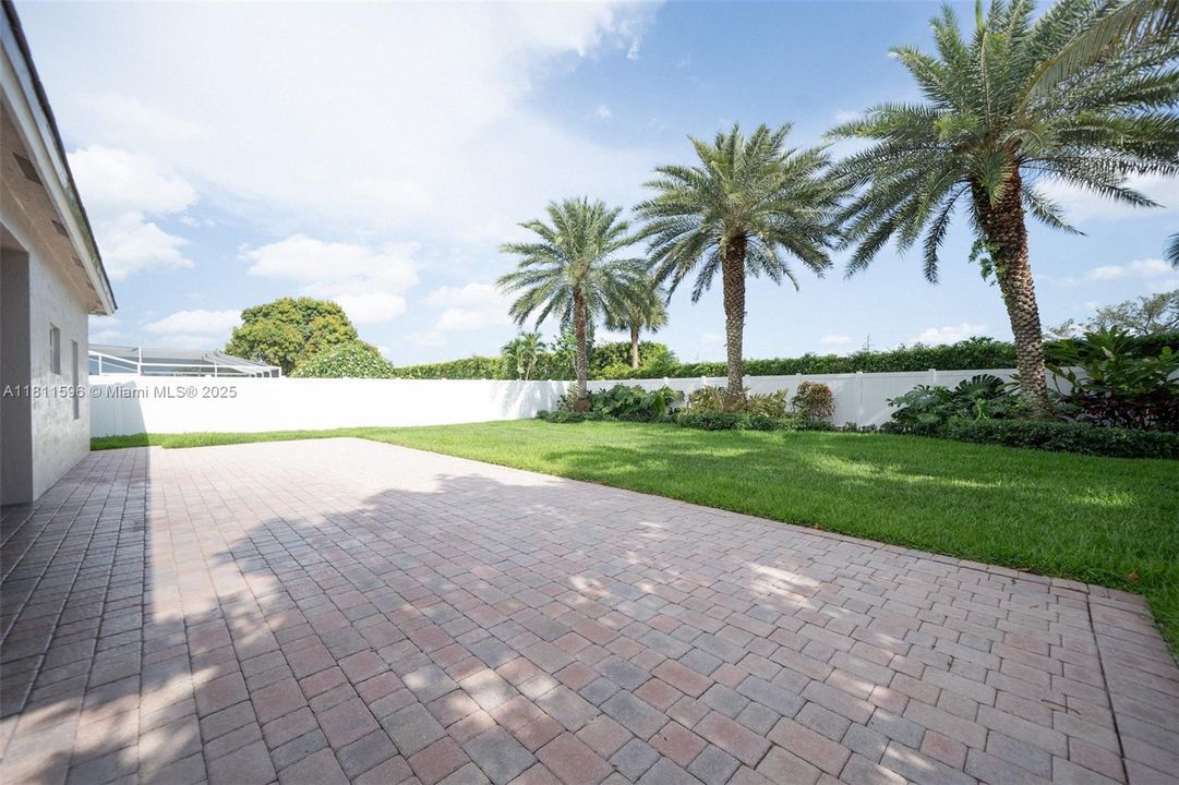 Recently Sold: $929,000 (4 beds, 2 baths, 2276 Square Feet)