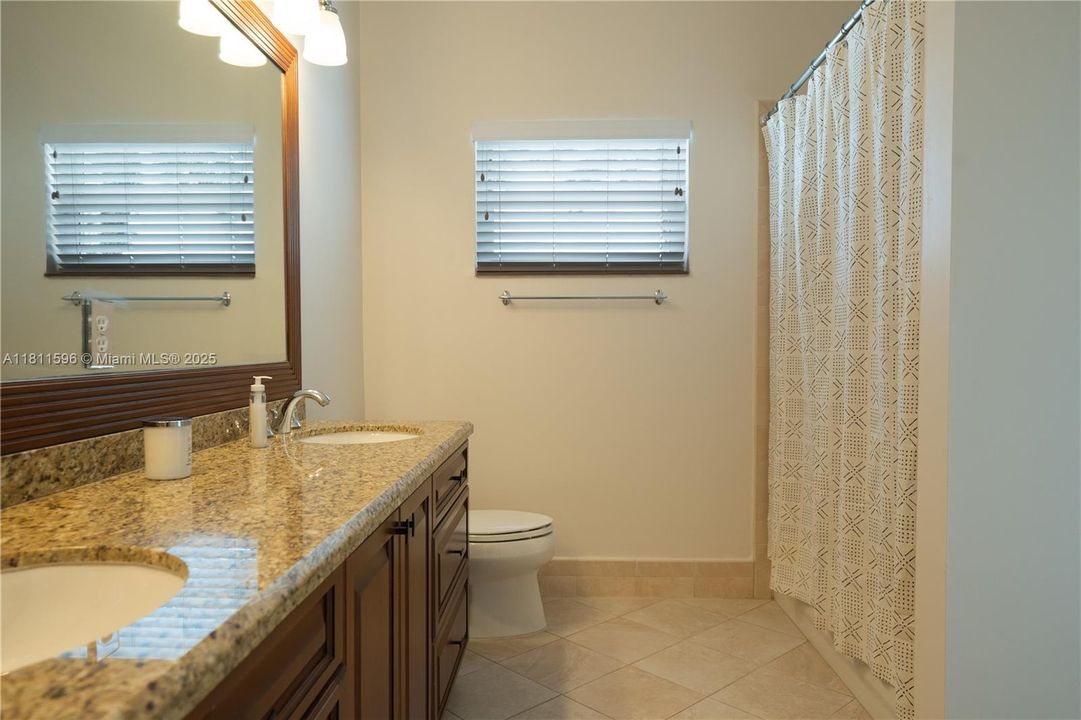 Recently Sold: $929,000 (4 beds, 2 baths, 2276 Square Feet)