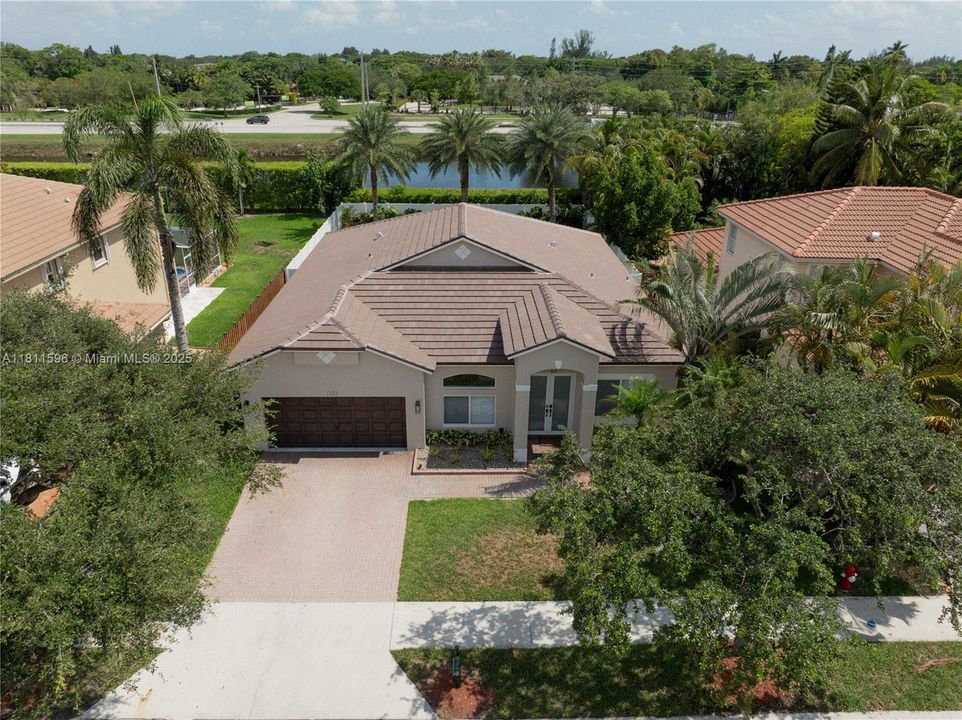 Recently Sold: $929,000 (4 beds, 2 baths, 2276 Square Feet)