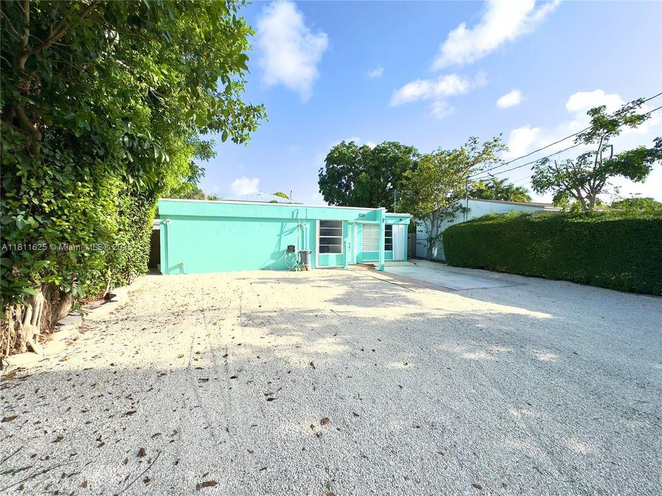 Recently Rented: $3,100 (3 beds, 1 baths, 1130 Square Feet)