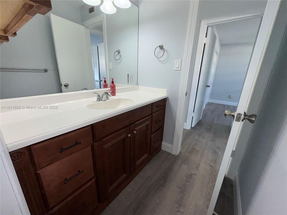 Recently Rented: $3,100 (3 beds, 1 baths, 1130 Square Feet)