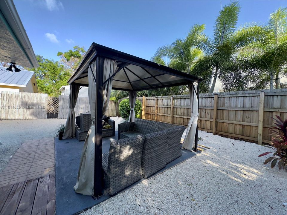 Recently Rented: $3,100 (3 beds, 1 baths, 1130 Square Feet)