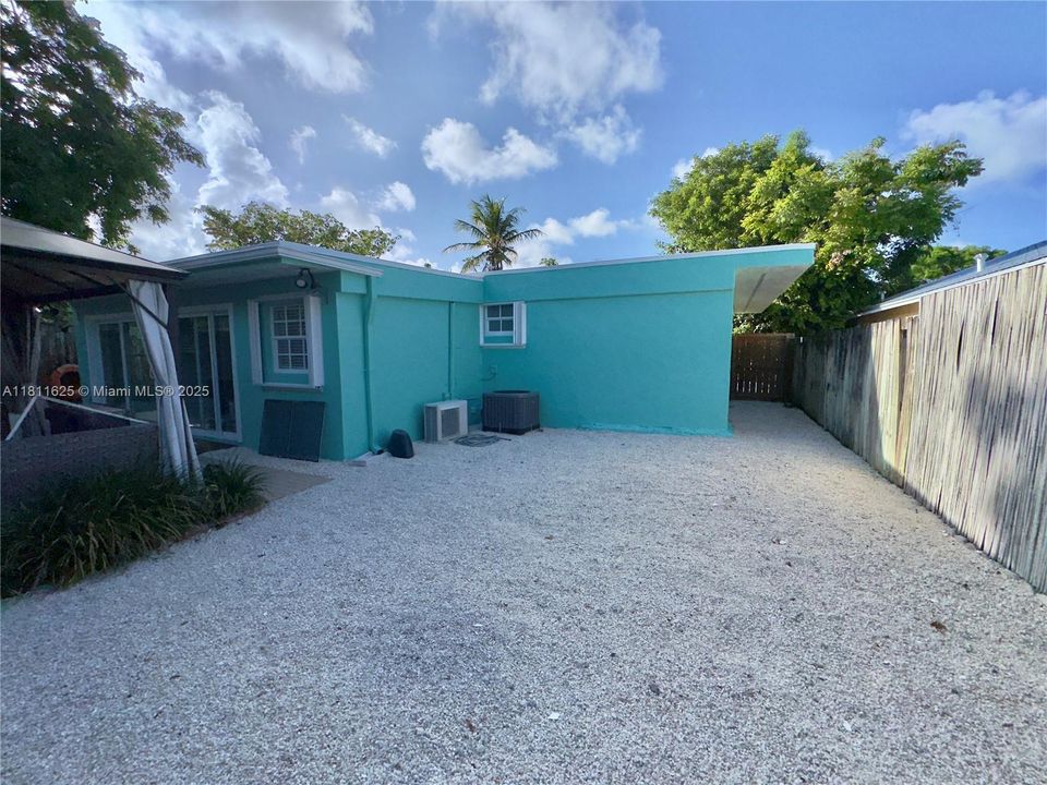 Recently Rented: $3,100 (3 beds, 1 baths, 1130 Square Feet)