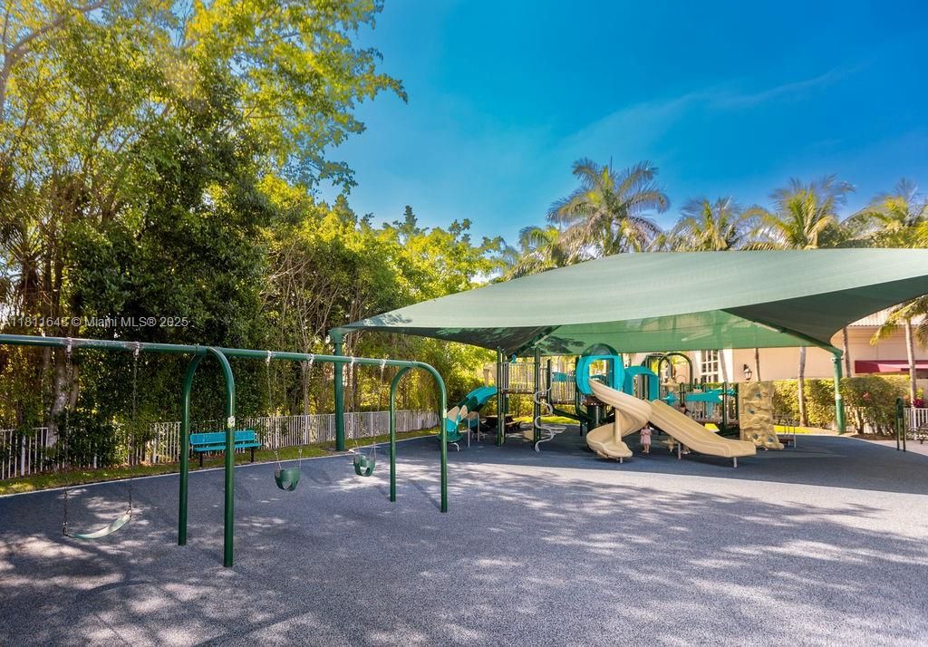 待售: $3,900,000 (5 贝兹, 5 浴室, 4703 平方英尺)