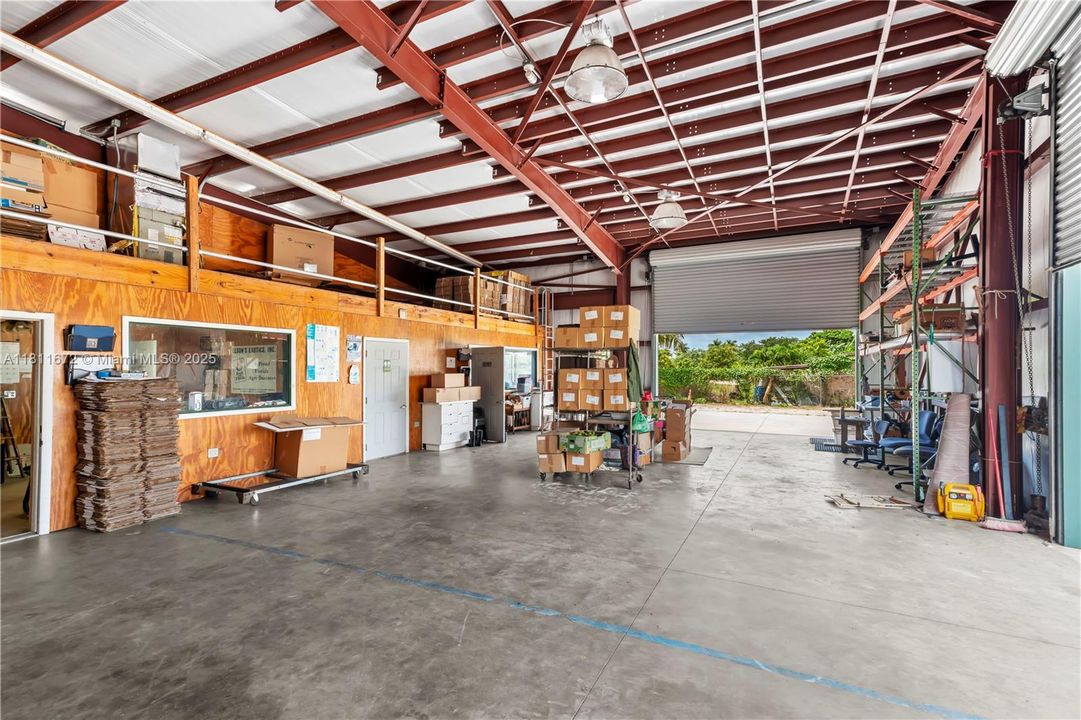 En Venta: $6,300,000 (8.90 acres)