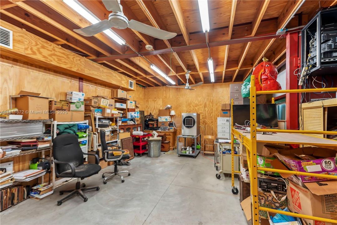 En Venta: $6,300,000 (8.90 acres)