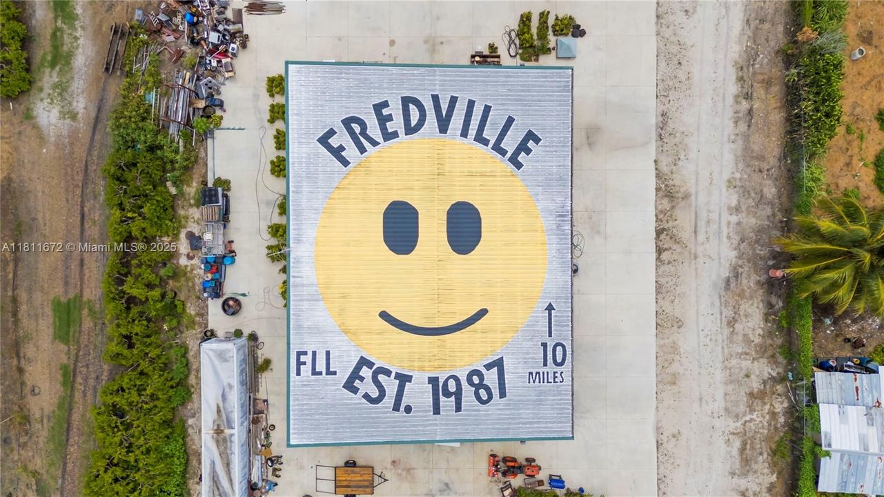 En Venta: $6,300,000 (8.90 acres)