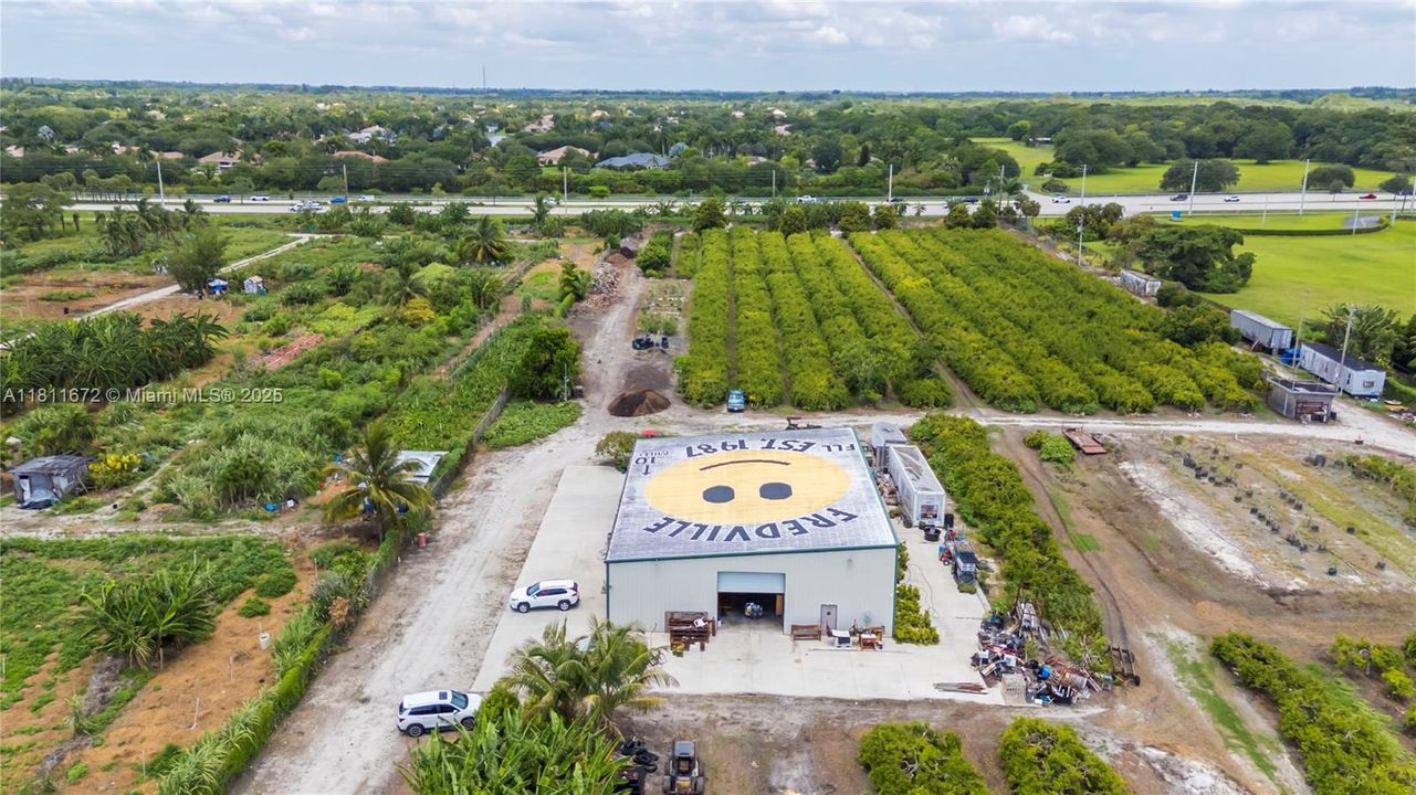 En Venta: $6,300,000 (8.90 acres)