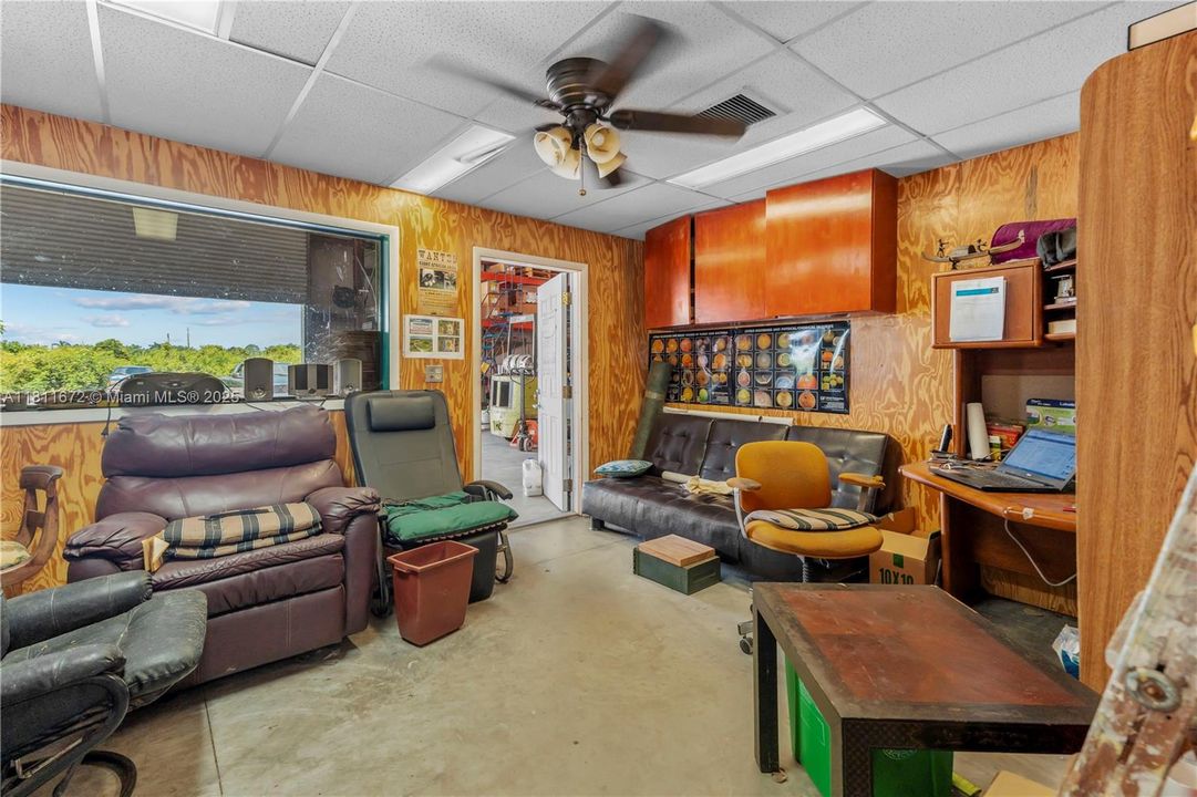 En Venta: $6,300,000 (8.90 acres)