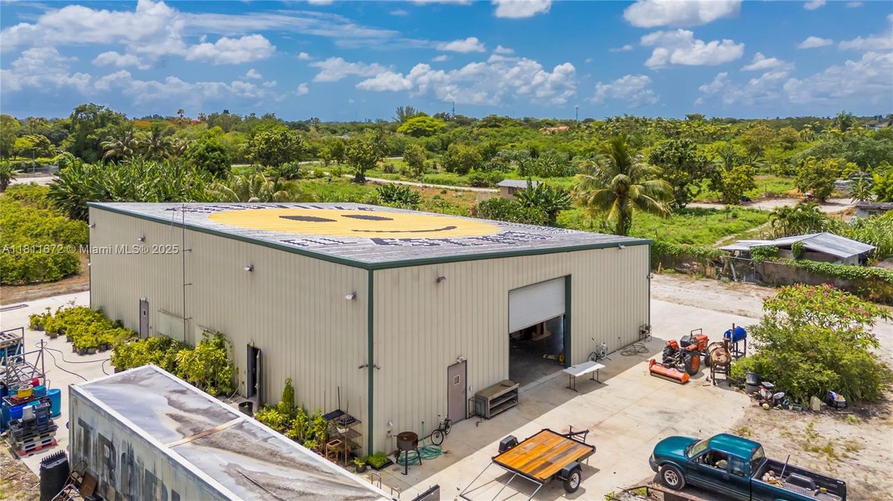 En Venta: $6,300,000 (8.90 acres)