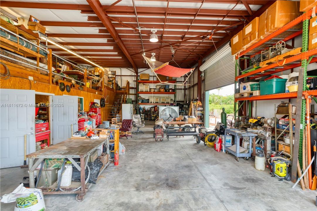 En Venta: $6,300,000 (8.90 acres)