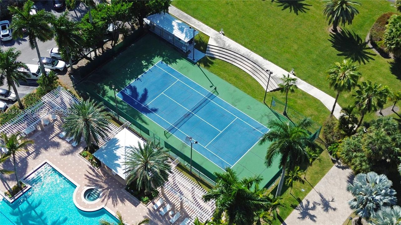En Venta: $439,000 (1 camas, 2 baños, 1042 Pies cuadrados)