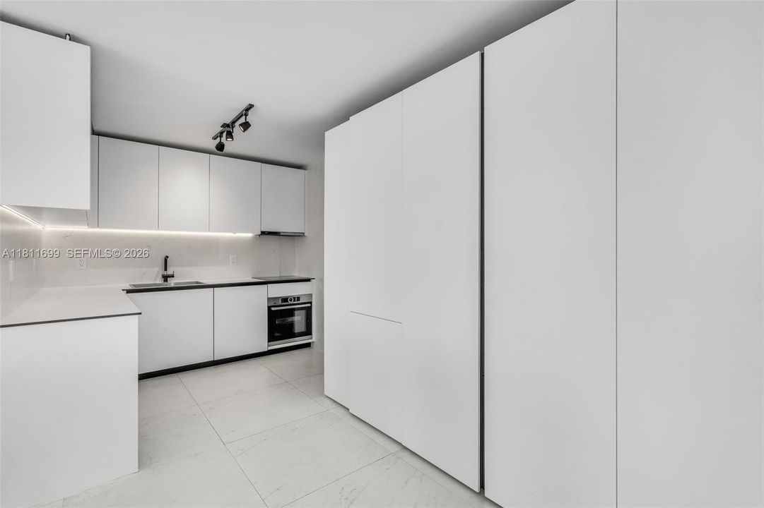 En Venta: $439,000 (1 camas, 2 baños, 1042 Pies cuadrados)