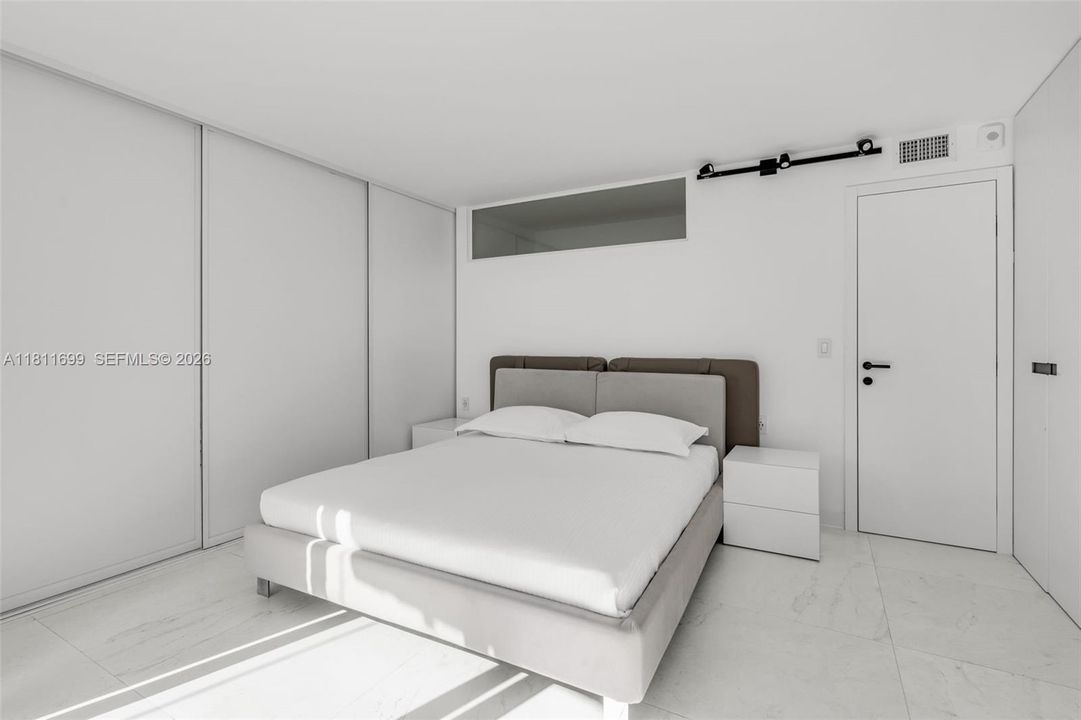 En Venta: $439,000 (1 camas, 2 baños, 1042 Pies cuadrados)