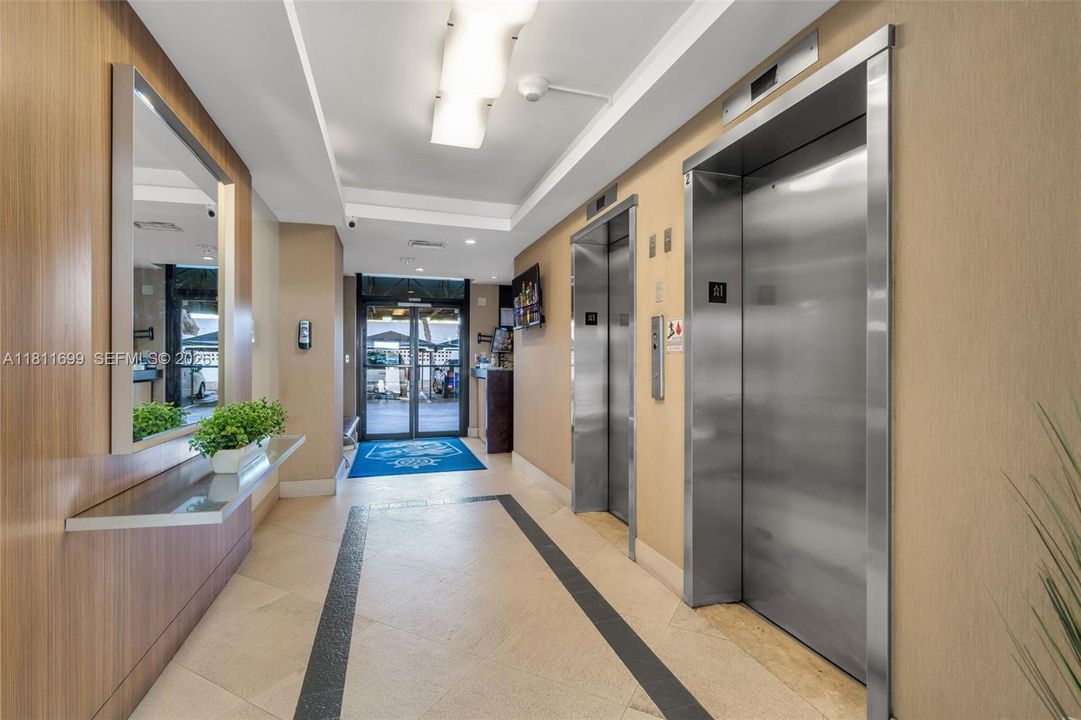 En Venta: $439,000 (1 camas, 2 baños, 1042 Pies cuadrados)