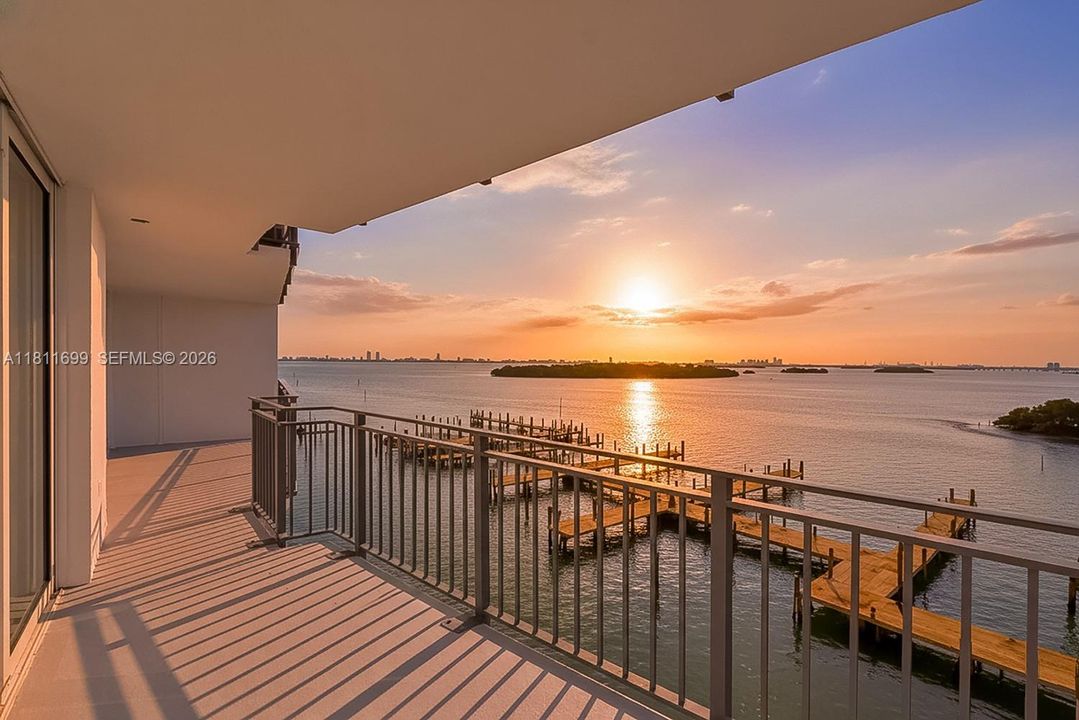 En Venta: $439,000 (1 camas, 2 baños, 1042 Pies cuadrados)