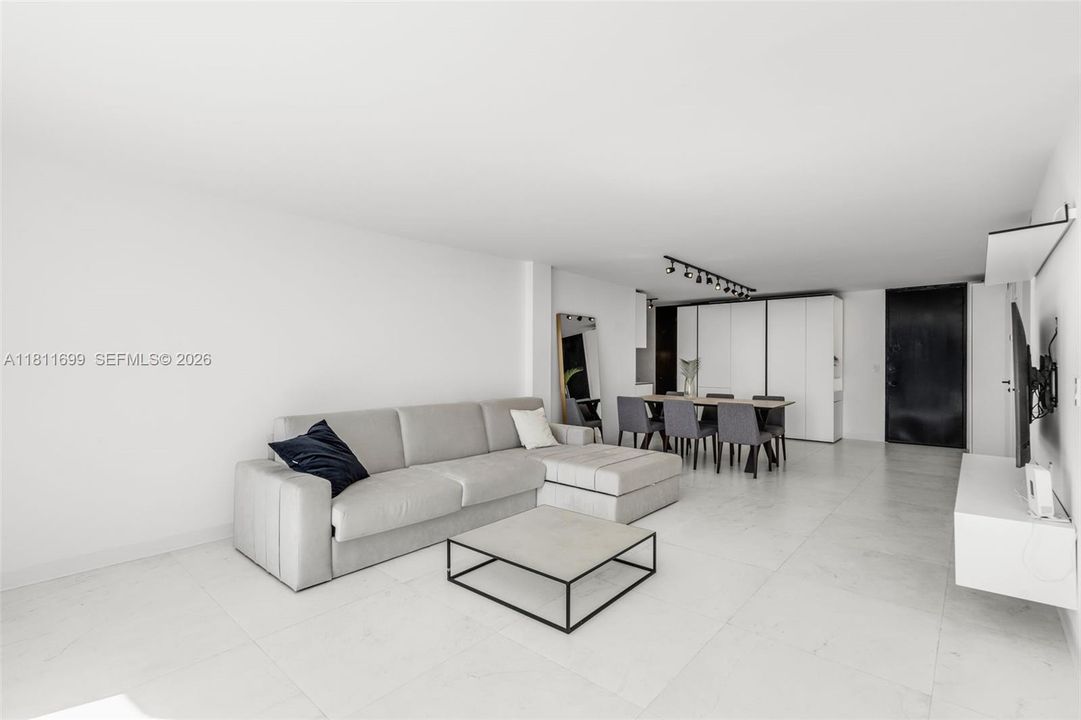 En Venta: $439,000 (1 camas, 2 baños, 1042 Pies cuadrados)