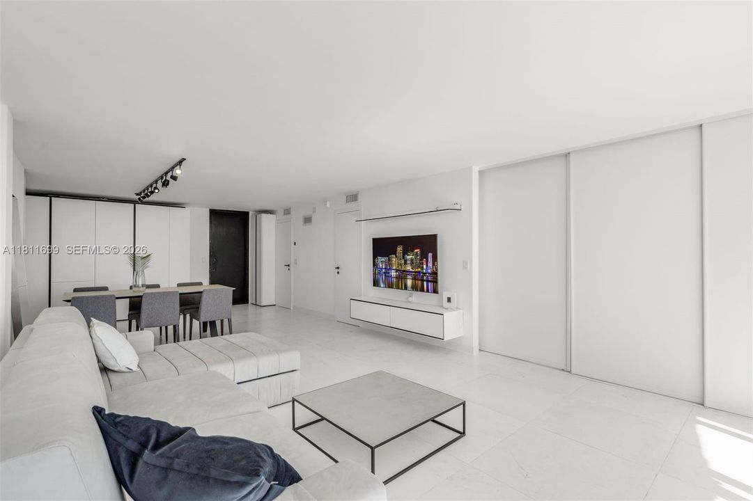 En Venta: $439,000 (1 camas, 2 baños, 1042 Pies cuadrados)