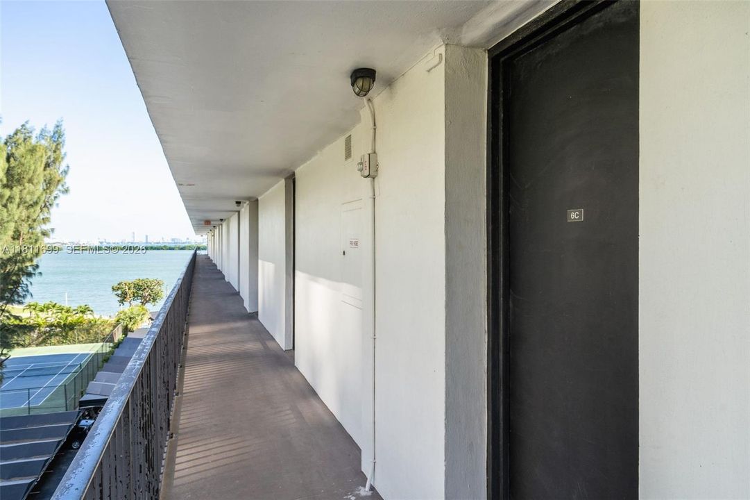 En Venta: $439,000 (1 camas, 2 baños, 1042 Pies cuadrados)