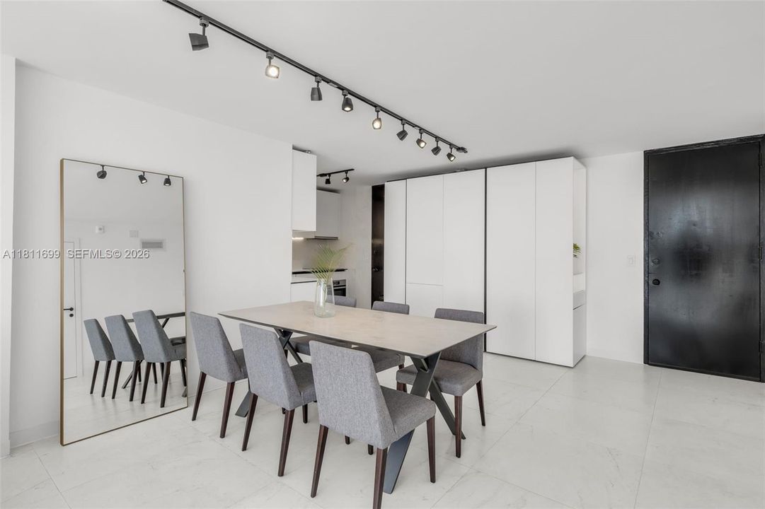 En Venta: $439,000 (1 camas, 2 baños, 1042 Pies cuadrados)