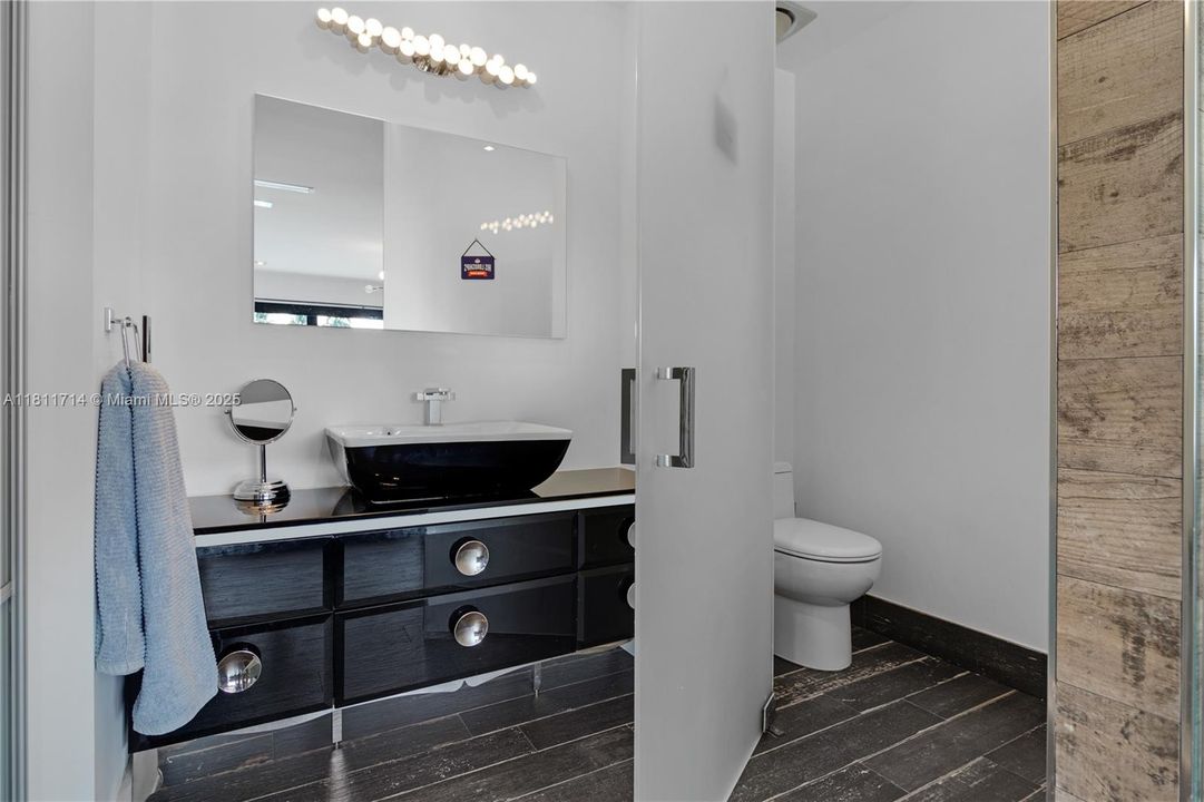 For Sale: $4,750,000 (6 beds, 7 baths, 5431 Square Feet)