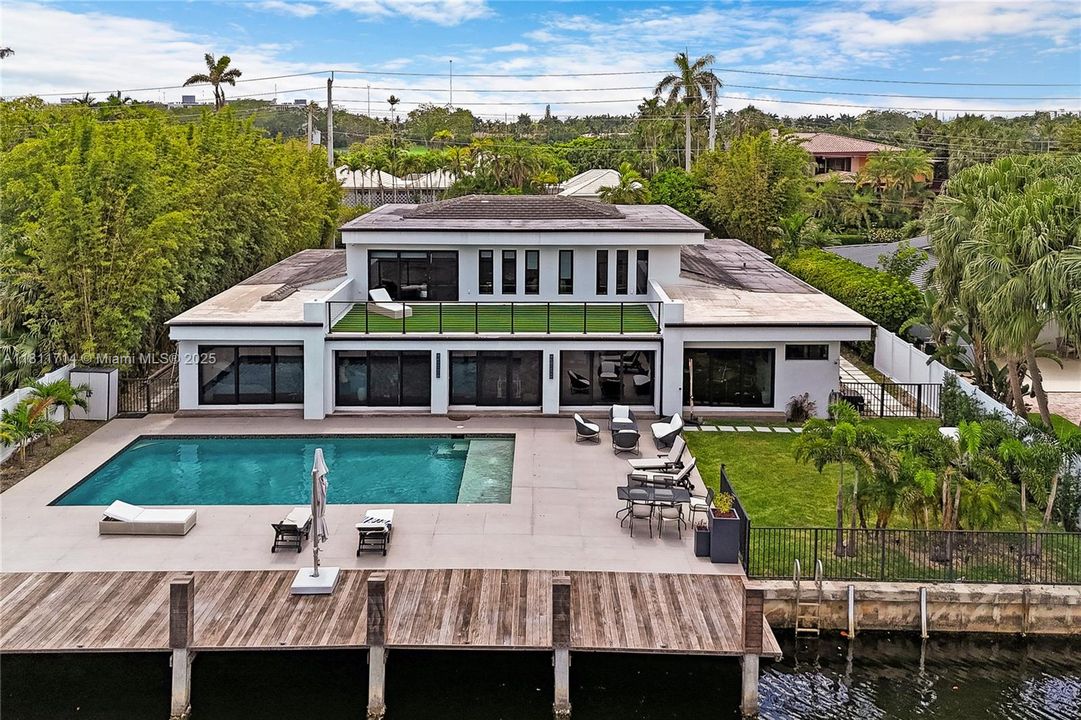 For Sale: $4,750,000 (6 beds, 7 baths, 5431 Square Feet)