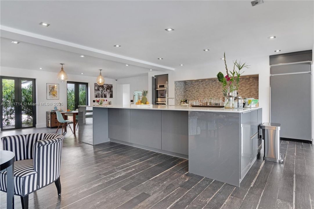 For Sale: $4,750,000 (6 beds, 7 baths, 5431 Square Feet)