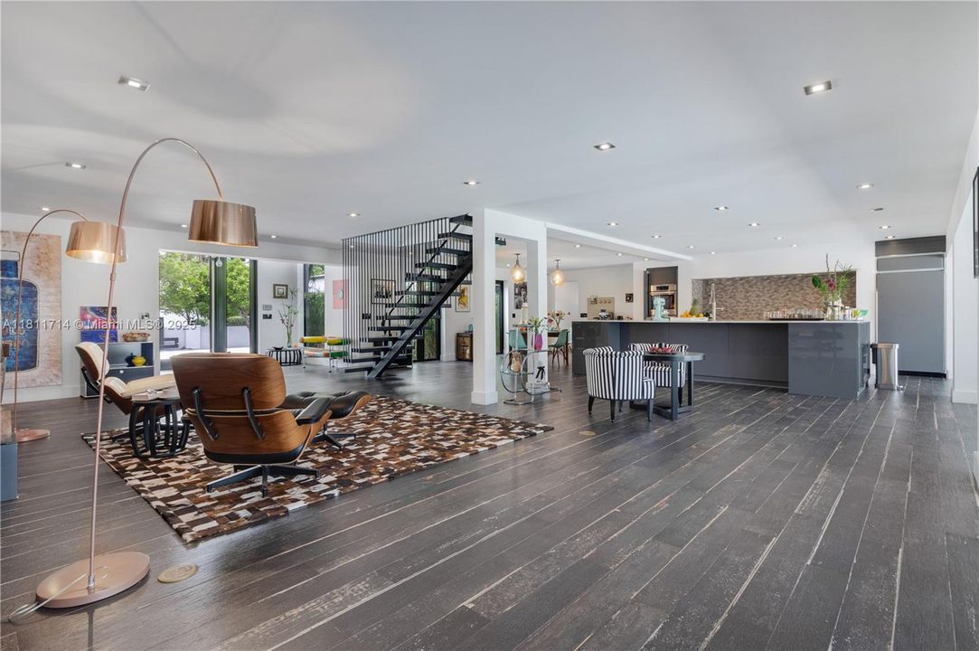 For Sale: $4,750,000 (6 beds, 7 baths, 5431 Square Feet)