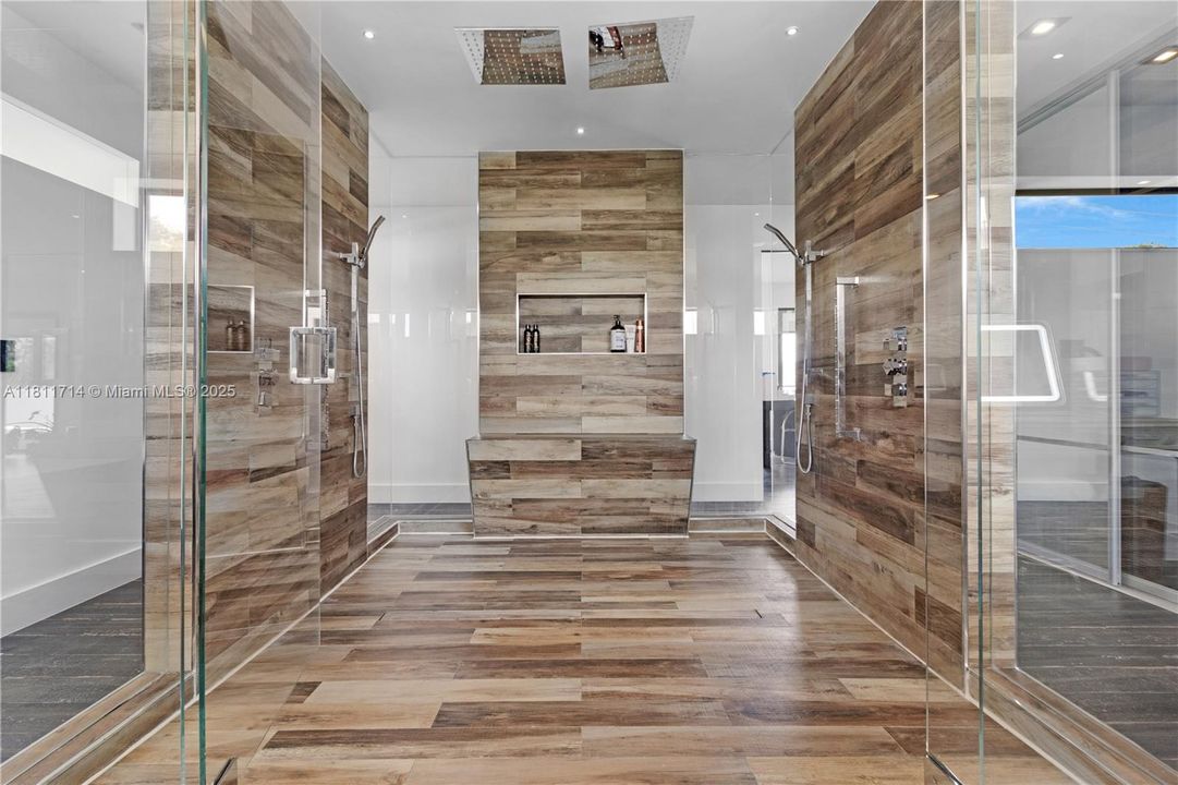 For Sale: $4,750,000 (6 beds, 7 baths, 5431 Square Feet)