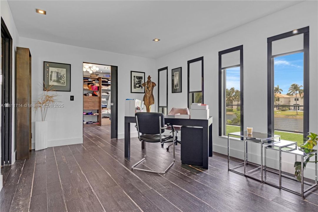 For Sale: $4,750,000 (6 beds, 7 baths, 5431 Square Feet)
