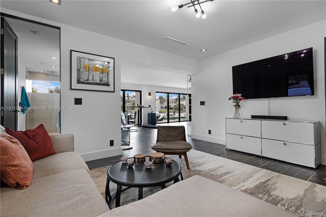 For Sale: $4,750,000 (6 beds, 7 baths, 5431 Square Feet)