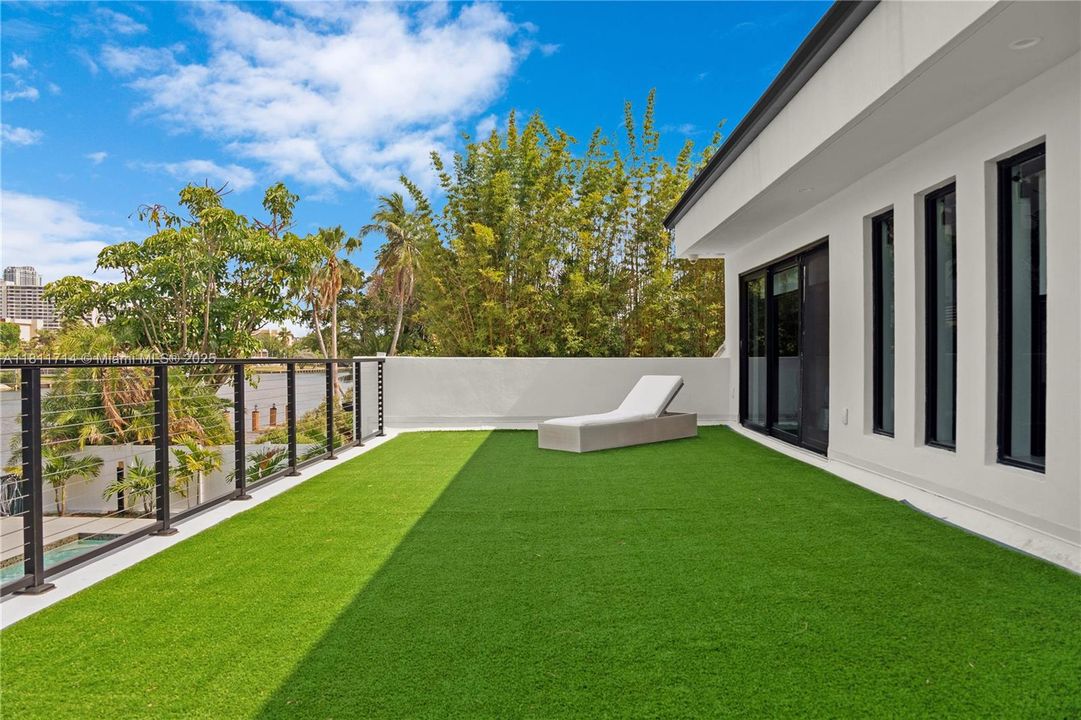 For Sale: $4,750,000 (6 beds, 7 baths, 5431 Square Feet)