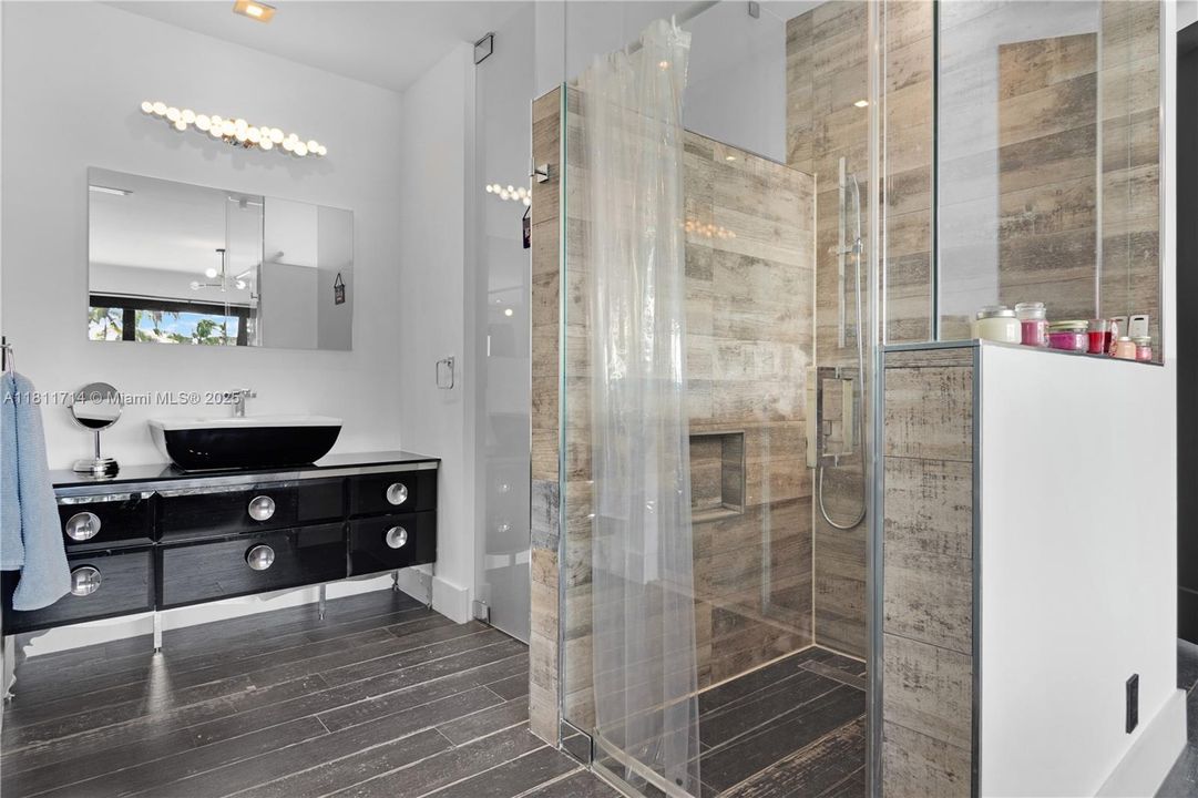 For Sale: $4,750,000 (6 beds, 7 baths, 5431 Square Feet)