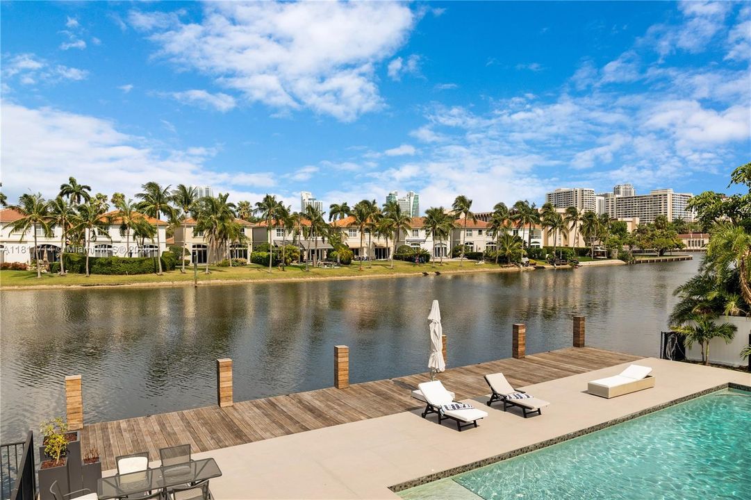 For Sale: $4,750,000 (6 beds, 7 baths, 5431 Square Feet)