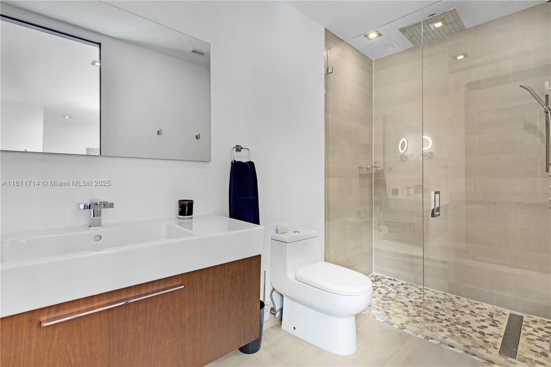 For Sale: $4,750,000 (6 beds, 7 baths, 5431 Square Feet)