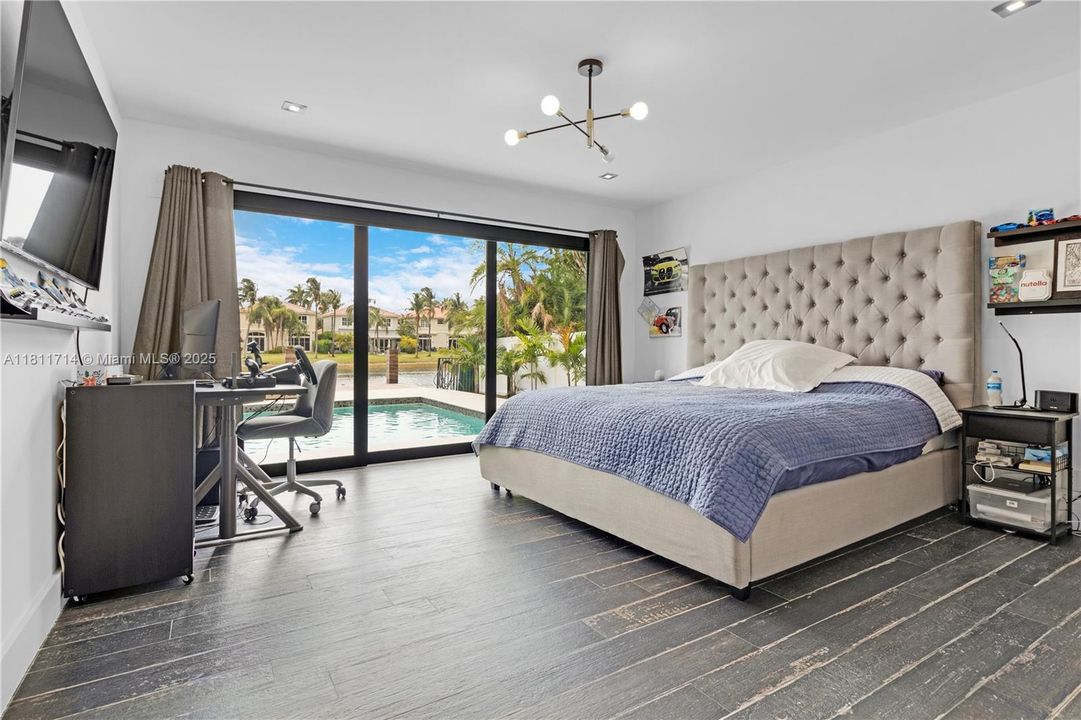 For Sale: $4,750,000 (6 beds, 7 baths, 5431 Square Feet)