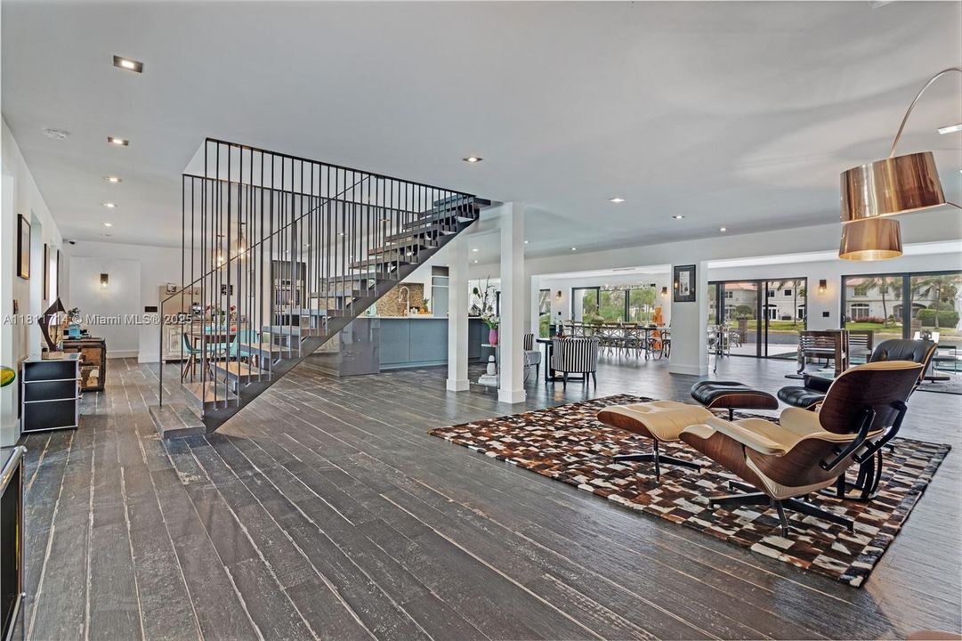 For Sale: $4,750,000 (6 beds, 7 baths, 5431 Square Feet)