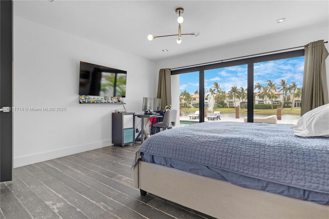 For Sale: $4,750,000 (6 beds, 7 baths, 5431 Square Feet)