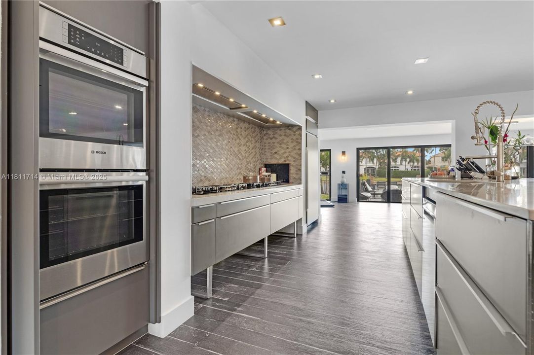 For Sale: $4,750,000 (6 beds, 7 baths, 5431 Square Feet)