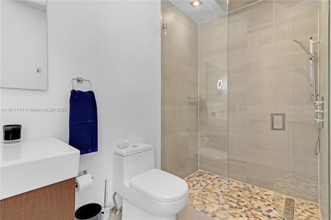 For Sale: $4,750,000 (6 beds, 7 baths, 5431 Square Feet)