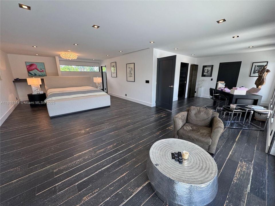 For Sale: $4,750,000 (6 beds, 7 baths, 5431 Square Feet)