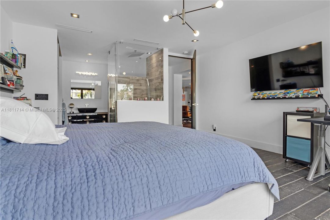 For Sale: $4,750,000 (6 beds, 7 baths, 5431 Square Feet)