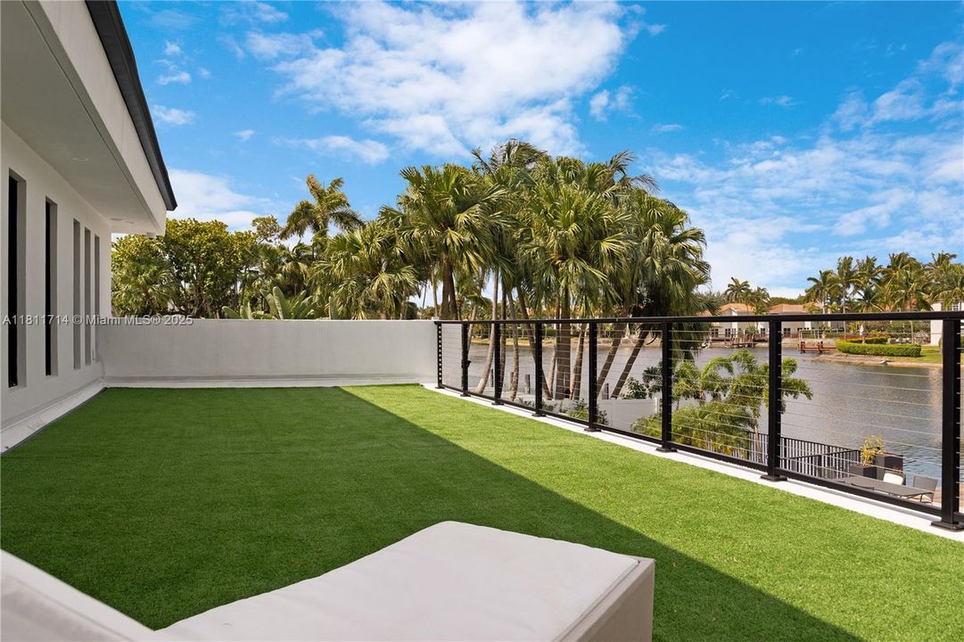 For Sale: $4,750,000 (6 beds, 7 baths, 5431 Square Feet)