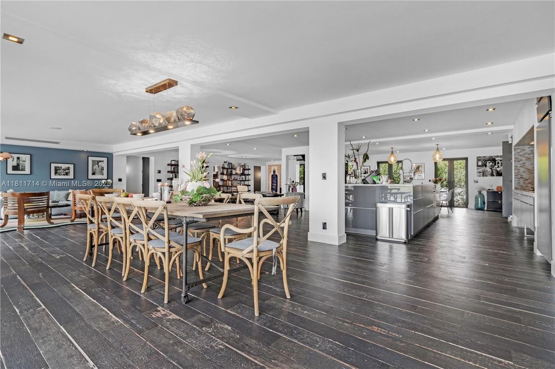 For Sale: $4,750,000 (6 beds, 7 baths, 5431 Square Feet)