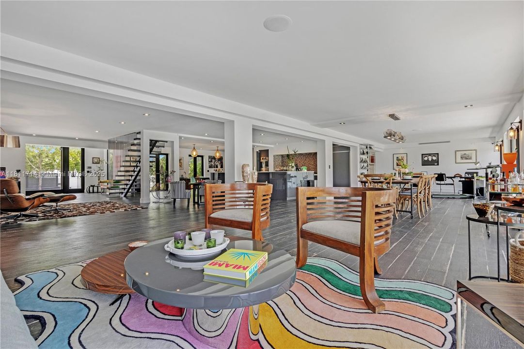 For Sale: $4,750,000 (6 beds, 7 baths, 5431 Square Feet)